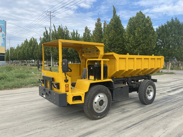 4吨矿用电动四轮运输车